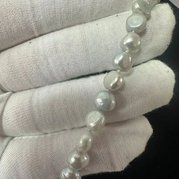 Imitation Pearl Necklace - Picture 2 of 5